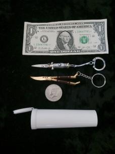 2 KEYCHAINS