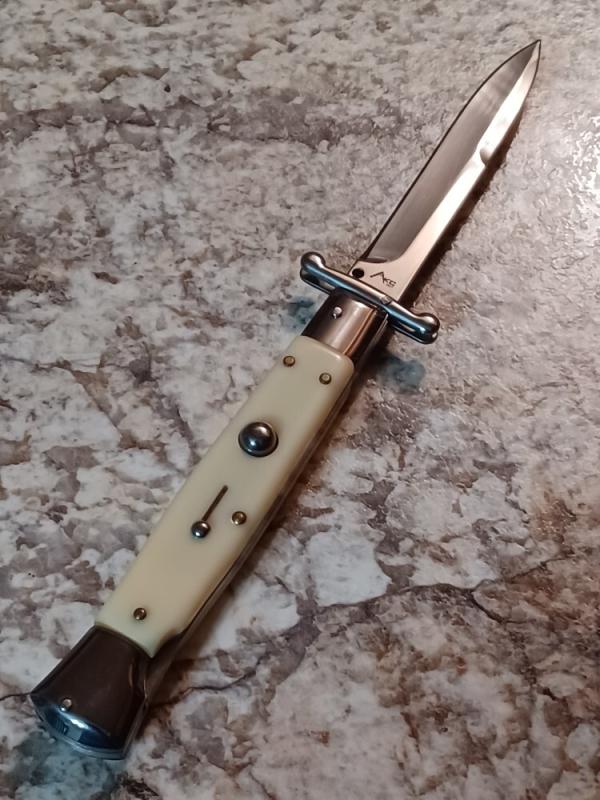 9 3/4" Asian Swinguard. 