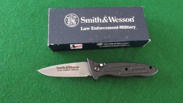 A LOT of 2 KNIVES - Smith & Wesson Model 1251 US ARMY & MIKOV Lever Lock Autos MINT