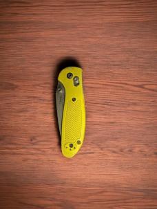 Doug Ritter Mini Griptilian (S30V Blade, Vibrant Yellow Scales, AXIS Lock)