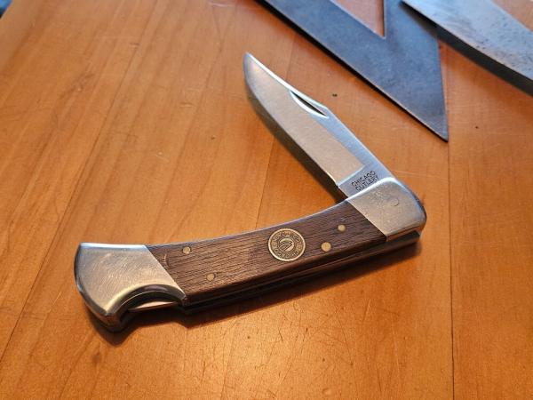 1980s Chicago Cutlery L36 Walnut Lockback Folder 1980s Chicago Cutlery L36 Walnut Lockback Folder