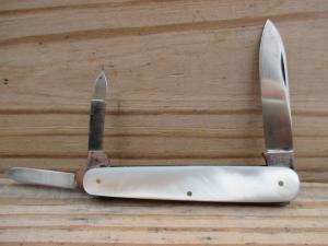 Schrade Cut. Co. Split Back Pearl Whittler