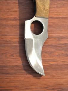 Custom Knuckle-hole Knife - Whiteknuckler Classic M3 (Original Model/Sanded Wood))