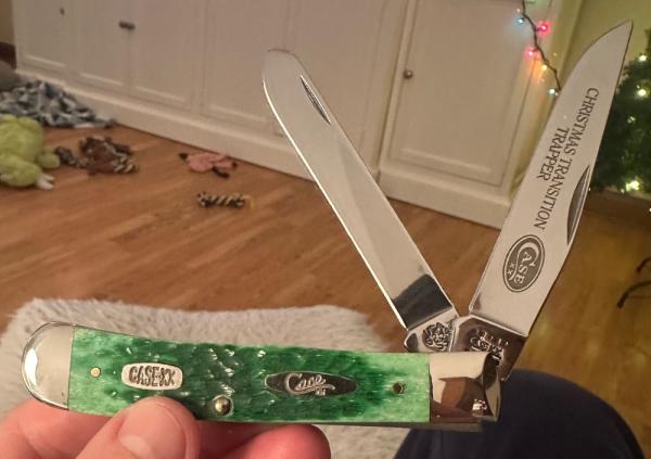 2000 Case XX Unique Christmas knife w/ 2 different Shields. Bright Green TRANSITION Trapper.  Mint!