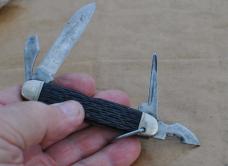 Camillus 4 Line Scout Knife Loud SnapTight Sharp Rough Black 3 3/4" Closed Bail Scout Shield