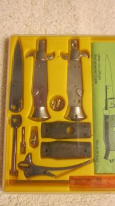 One large and one small Magic knife kit