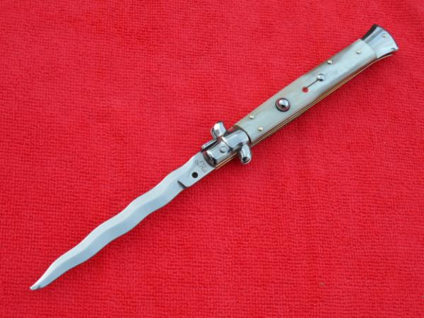 New Renzo Beltrame 11" Italian Stiletto Blond-Horn Handles- SS Kriss Blade New Renzo Beltrame 11" Italian Stiletto Blond-Horn Handles- SS Kriss Blade