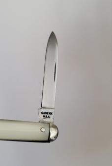 A pair of 9261 Case XX, 7 dot,  Imitation pearl handles