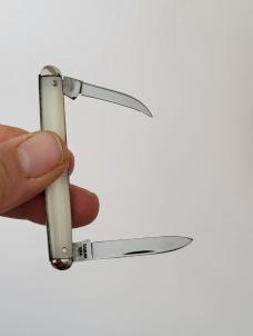 A pair of 9261 Case XX, 7 dot,  Imitation pearl handles