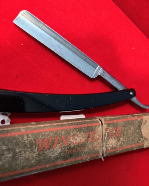 WINCHESTER Straight Razor with Box