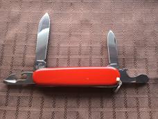 Victorinox Recruit - Red