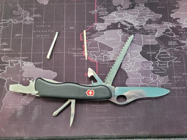 Victorinox One Handed Trekker