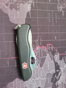 Victorinox One Handed Trekker