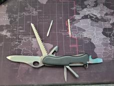 Victorinox One Handed Trekker