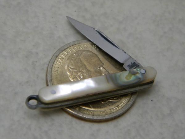 Salm Pearl "Wisconsin Dells" Mini Key Chain Advertising Knife c. 1926-1935 Salm Pearl "Wisconsin Dells" Mini Key Chain Advertising Knife c. 1926-1935