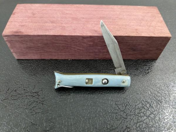 Vintage Colonial Snappy Fishtail Automatic Pocketknife