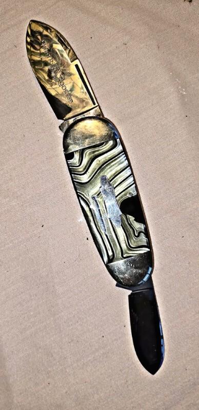 Vintage Fighting Rooster pocket knife. Green hues