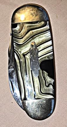 Vintage Fighting Rooster pocket knife. Green hues
