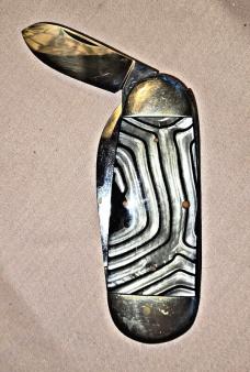 Vintage Fighting Rooster pocket knife. Green hues