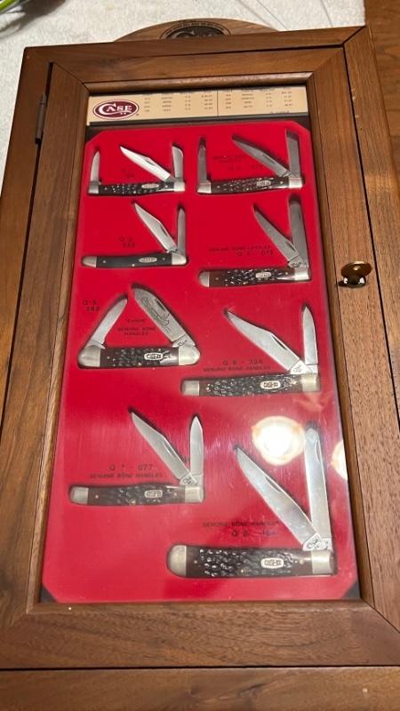 Case knife display case with knives