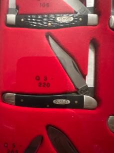 Case knife display case with knives