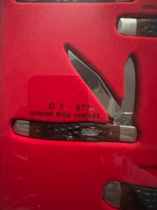 Case knife display case with knives