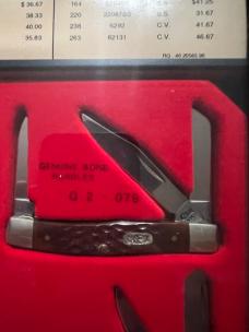 Case knife display case with knives