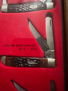 Case knife display case with knives