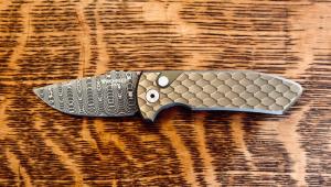 Pro-Tech Custom Les George SRB Rockeye Auto VG Stainless Damascus & Gold Feathered Titanium
