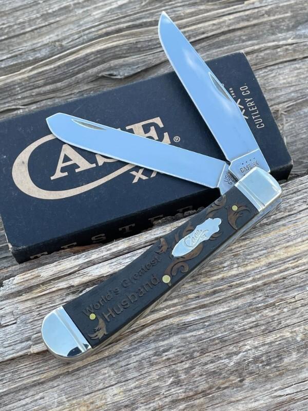 CASE XX ** SFO 2024 ANTIQUE BONE "WORLD'S GREATEST HUSBAND" TRAPPER CASE XX ** SFO 2024 ANTIQUE BONE "WORLD'S GREATEST HUSBAND" TRAPPER
