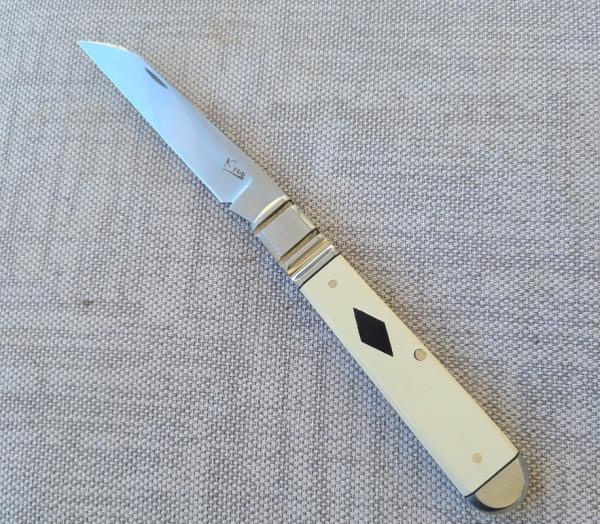 K'roo Fancy Jack in Ivory Paper..Black Diamond shield and liners...Ringed Fancy bolsters and caps 
