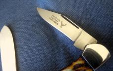 3-1/4" WHITE TAIL CUTLERY HAND MADE BONE CANOE UNUSED WITH SNAP