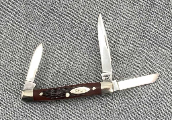 WR Case & Sons – 5 dot 1975 – 3 Blade Baby Stockman 6333 – Jigged Delrin WR Case & Sons – 5 dot 1975 – 3 Blade Baby Stockman 6333 – Jigged Delrin