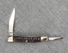 WR Case & Sons – XX 1940-1964 – 2 Blade Serpentine Pen 06244 – Jigged Bone