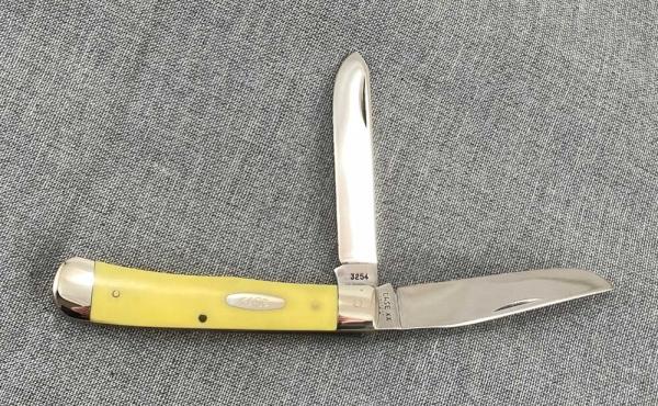 WR Case & Sons – 7 dot 1983 – 2 Blade Trapper pattern 3254 – Yellow Composition handles