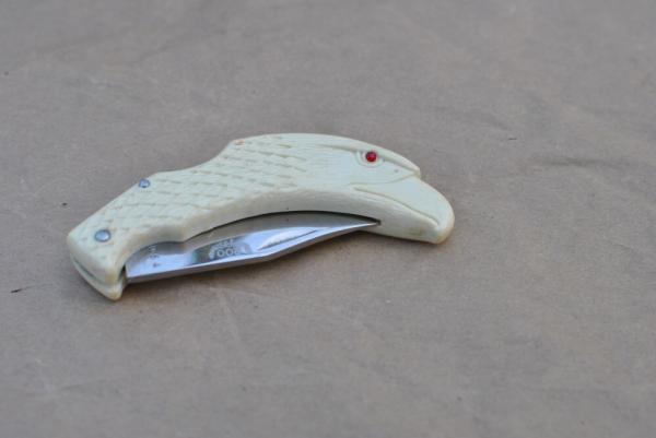 White Thermo Plastic Eagle head With Feathers Red Stone Eyes Lock Back 3 1/2" Closed Mint Taiwan