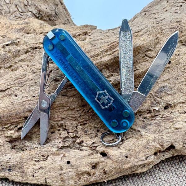 Victorinox Knife Made in Switzerland Swiss Army CLASSIC Translucent Blue (202)