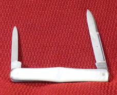 TWO VINTAGE KNIVES REMINGTON R7234 AND QUEEN #14 WINTERBOTTOM BONE CHECK OR MONEY ORDER
