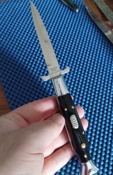 Rizzuto Estileto Wasp Body Switchblade