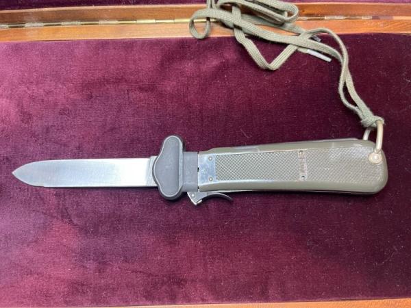 Vintage Eickhorn Solingen BW-branded German Paratrooper Gravity Knife