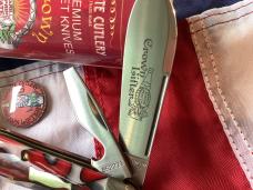 Great Eastern Cutlery, 852221 GEC 85 Crown Lifter w/ Dead Skunk Arcylic Handles +Pin -NOS