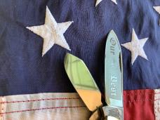 1996 Bulldog Brand 5 Blade Sowbelly w/ Vibrant Green, Purple & Gold Handles +Peacock Etch -NOS 