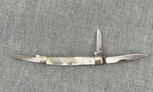 Queen Cutlery – Mini Stockman pattern #54 – Mother of Pearl – 1958-1960
