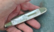 Parker Bulldog 1998 Pearl Anglo Saxon Whittler % 1/4" Factory Mint Master Blade Etched Prototype 