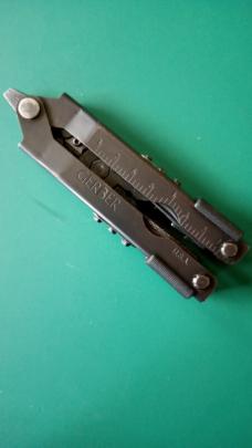 Gerber MP600 Multi-Tool with New Gerber Leather Sheath Very Clean Nice Condition