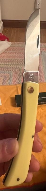 2005  CASE XX CLASSIC LARGE SOD BUSTER W/YELLOW HANDLES & CV BLADE. UNUSED & IN MINT CONDITION!