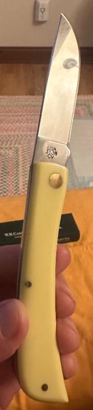 2005  CASE XX CLASSIC LARGE SOD BUSTER W/YELLOW HANDLES & CV BLADE. UNUSED & IN MINT CONDITION!