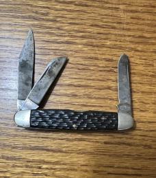 USED SWORD BRAND CAMILLUS CUTLERY CO CAMILLUS NY USA 3 BLADE POCKET KNIFE