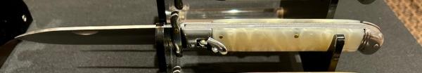 Large Size Swing-Guard Leverlock Stiletto