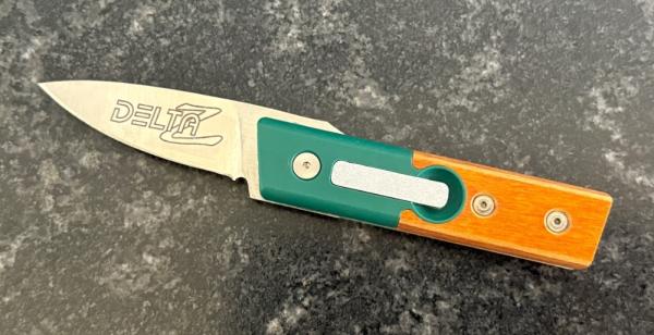 Delta Z California Legal Switchblade Knife, Unused